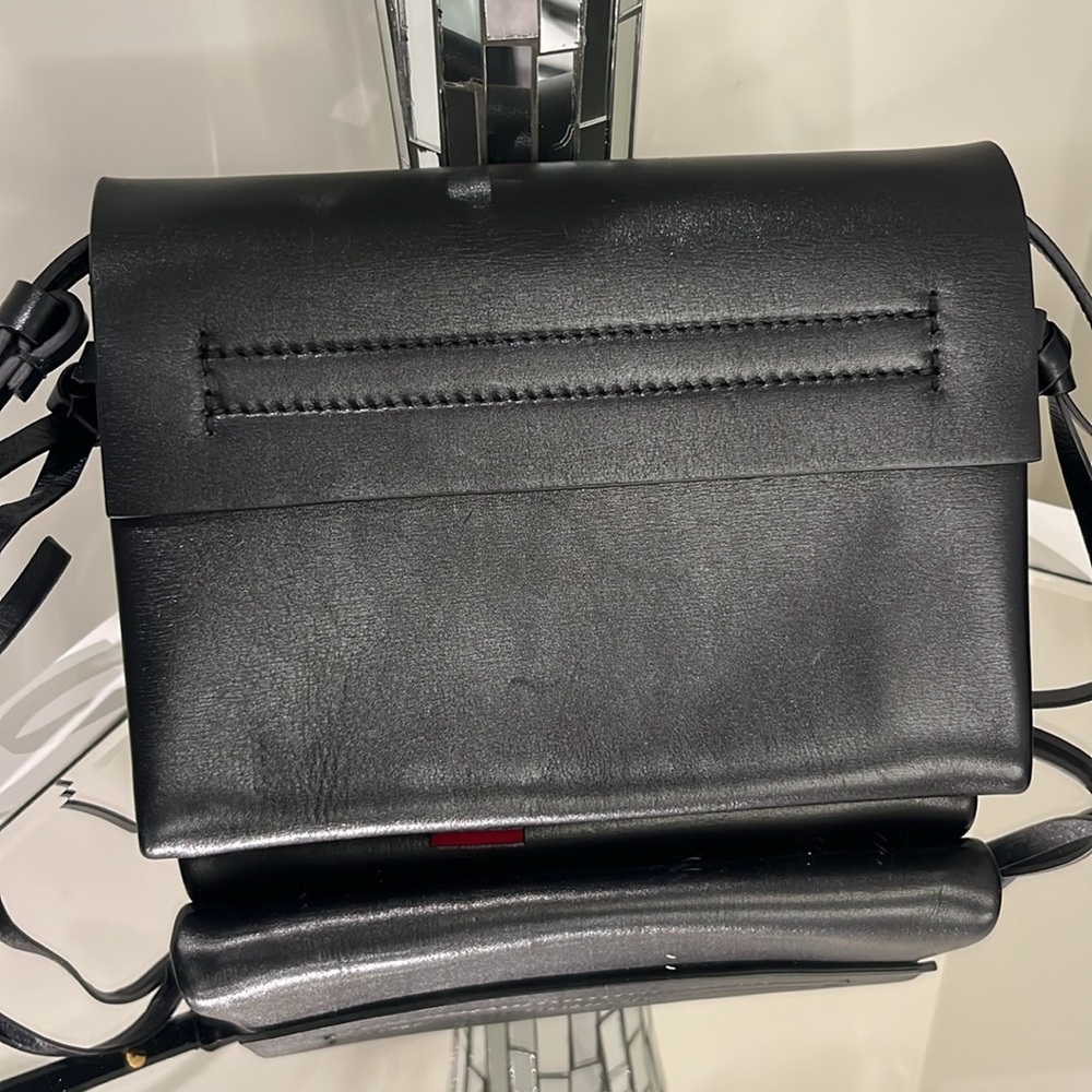 ✨SOLD✨Valentino Garavani Vring leather crossbody bag - Picture 10 of 11